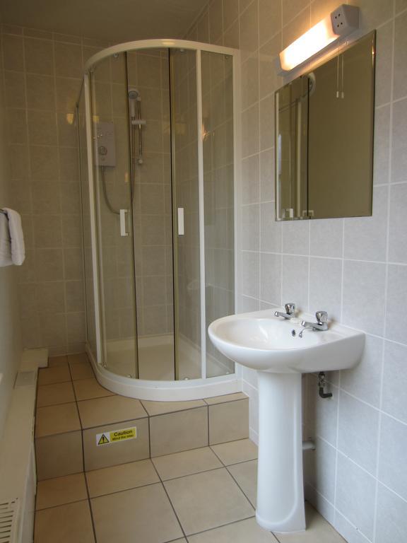 The Grail Court Hotel Burton-upon-Trent Szoba fotó