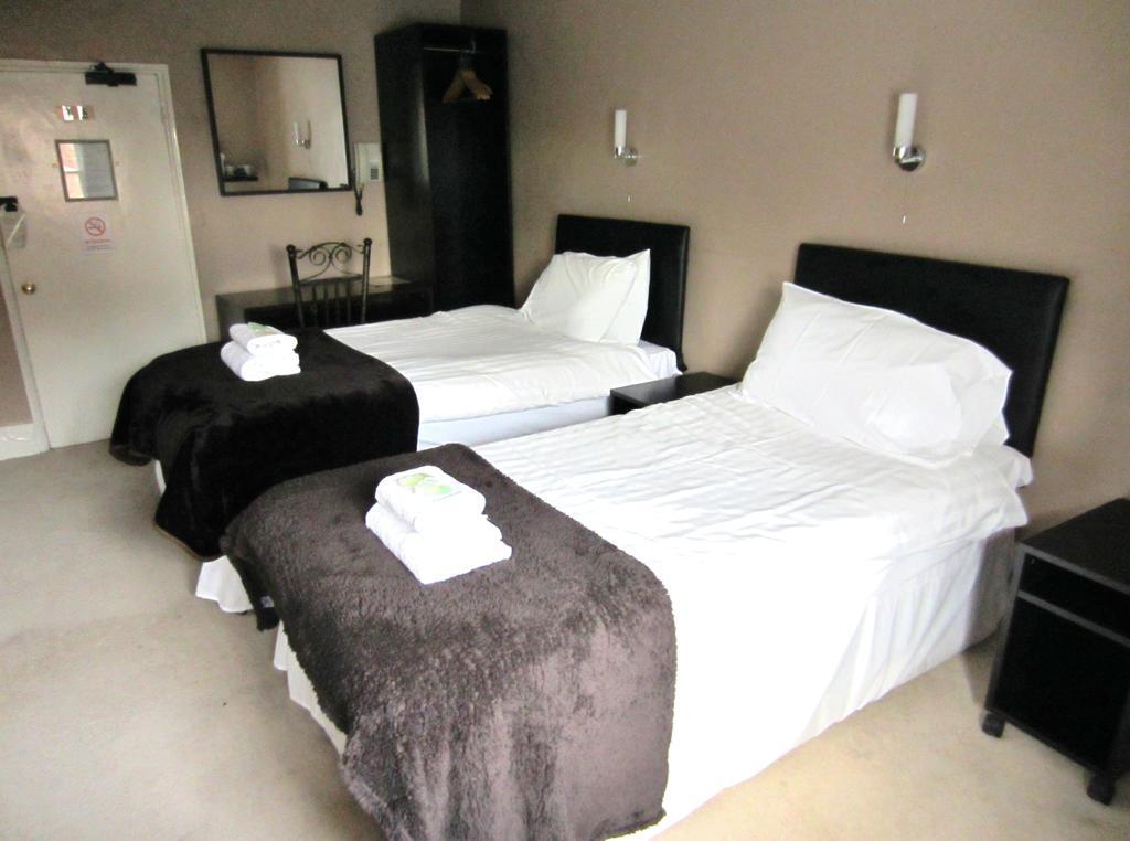 The Grail Court Hotel Burton-upon-Trent Szoba fotó