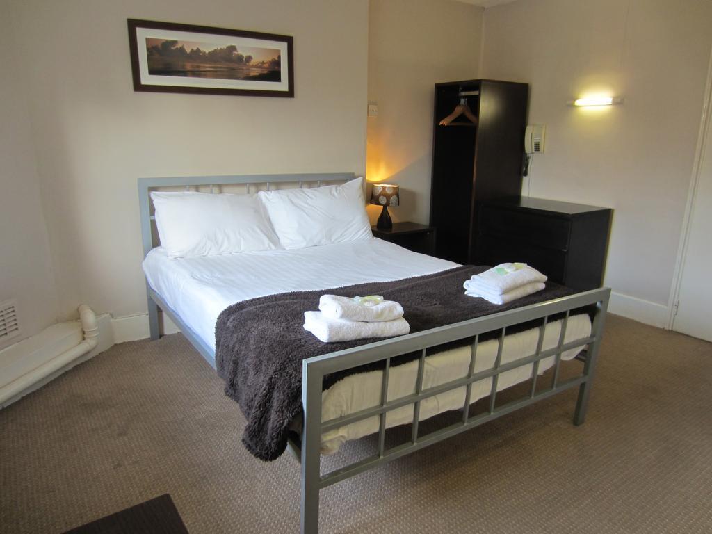 The Grail Court Hotel Burton-upon-Trent Szoba fotó