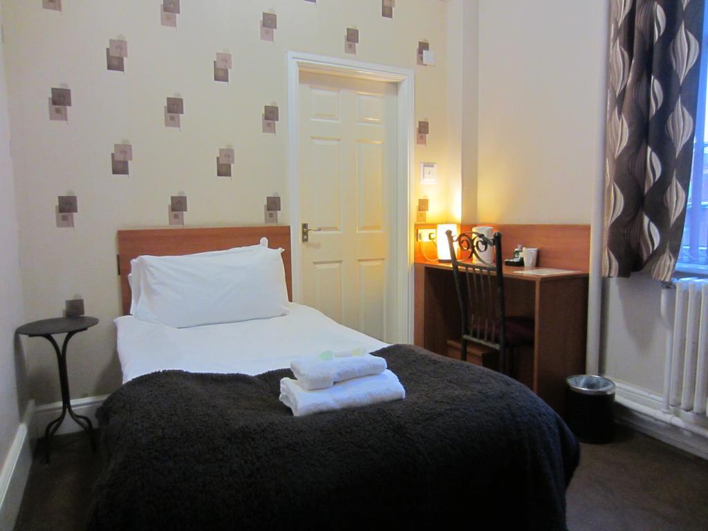 The Grail Court Hotel Burton-upon-Trent Szoba fotó